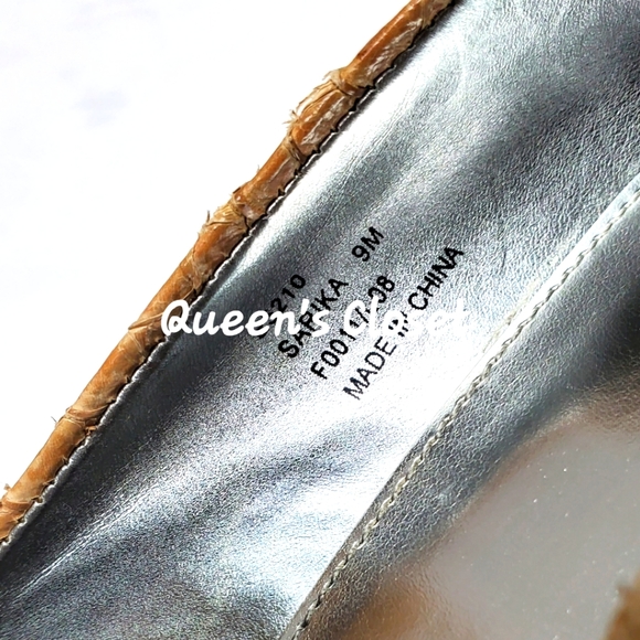 Calvin Klein | Women's Snake Embossed Leather Pump - Picture 7 of 8